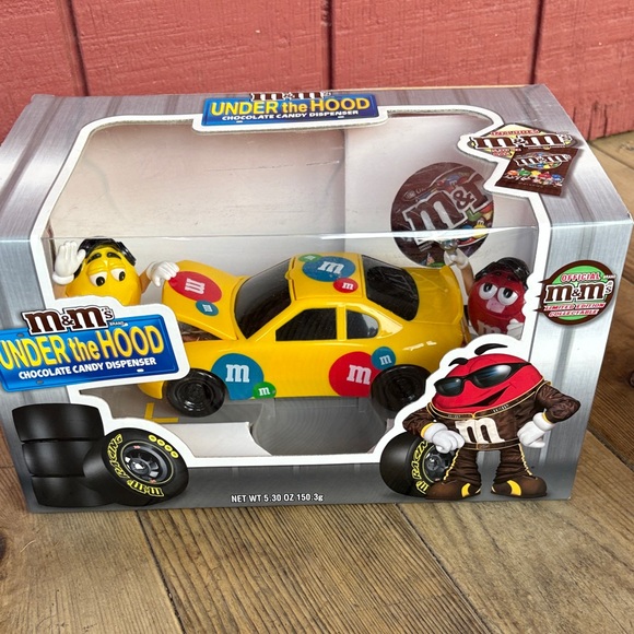 Limited Edition Collectable M&M's Yellow Chocolate Candy Dispenser Car - Picture 1 of 6
